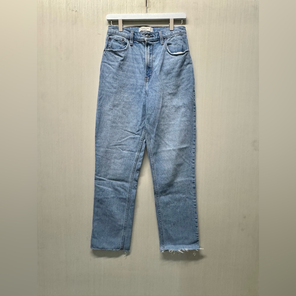 A&F Curve Love The '90s Straight Ultra High Rise Jean